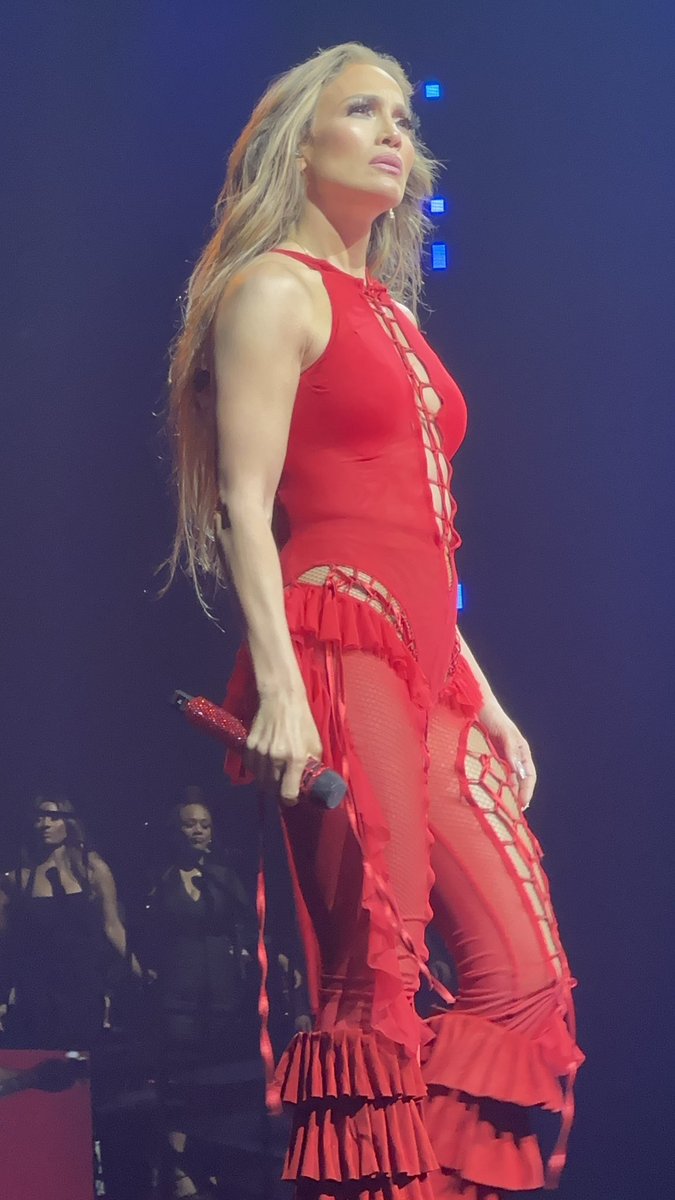 HauntedBySaturn's tweet image. What a show! @JLo in Budapest, Hungary 2025 #UpAllNight #JLo ✨
📸 by me