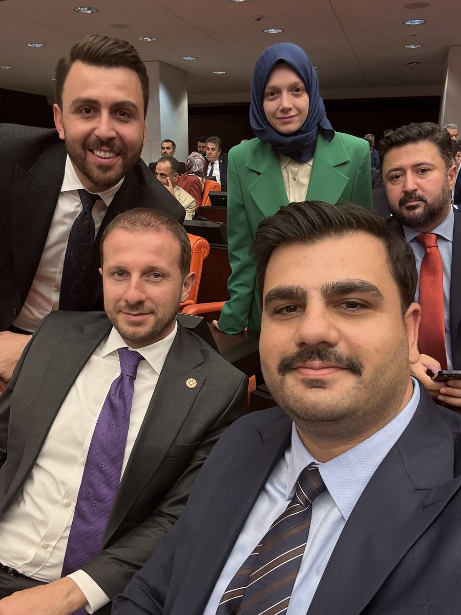 Türkiye Büyük Millet Meclisi'ndeki yoğun ve özverili yasama yılı, Cumhur İttifakı'nın gece gündüz demeden süren gayretli çalışmalarıyla başarıyla tamamlandı.

Emeği geçen tüm vekillerimize yürekten teşekkür ediyoruz! 🙏  

Seçim bölgelerinde yapacakları çalışmalarda başarılar