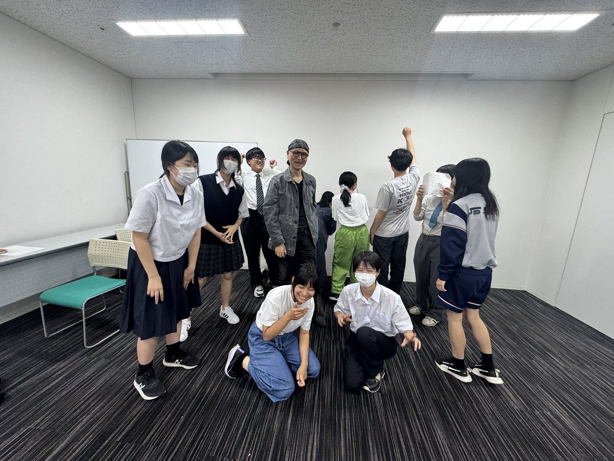ginsbar's tweet image. 戯曲講座終了
高校生才能あるわ
