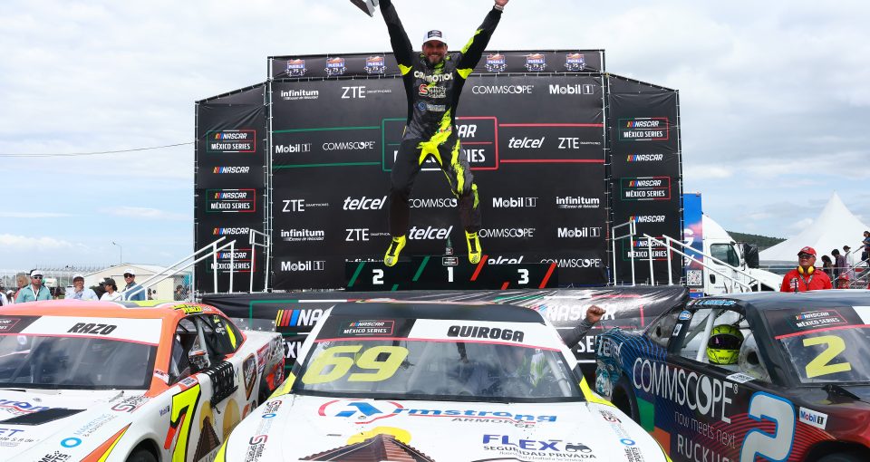 NASCARMex's tweet image. El espectacular final de la Temporada Regular de NASCAR México, que le dio el triunfo a Germán Quiroga.
Nota📰 rebrand.ly/xt7028c
#NASCAR #NASCARMéxico #NASCARMex #NASCARMx #NASCARPue #Puebla75 #Telcel #NubiaNeo3 #Infinitum #Commscope #Mobil
