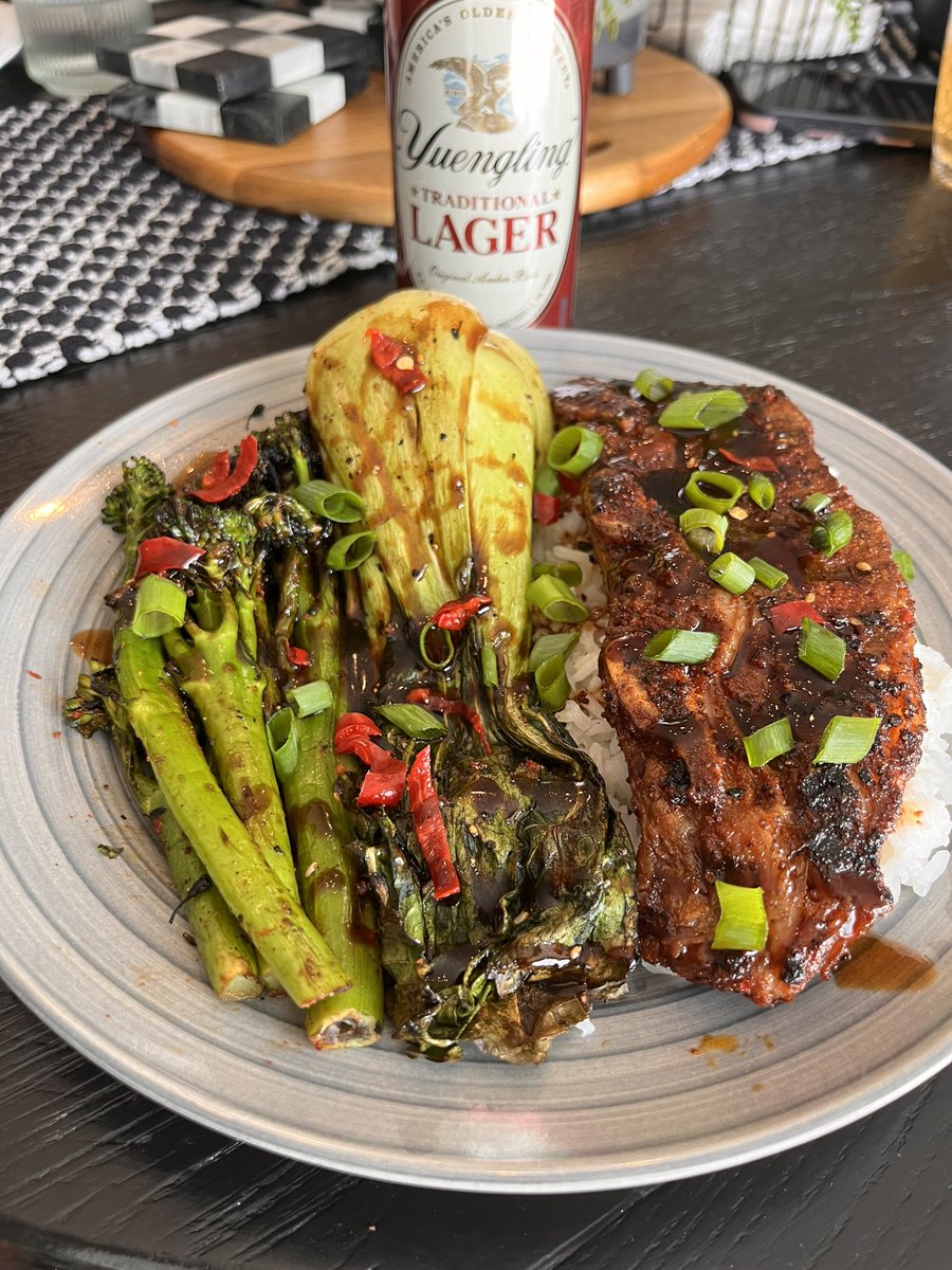 FireHatchRubs's tweet image. Our Korean BBQ on short ribs, broccolini and baby bok choy topped with a homemade Korean bbq sauce 🔥🔥