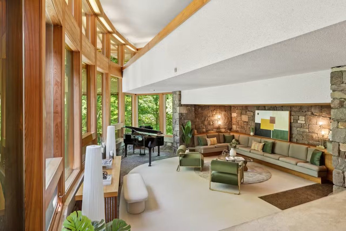 PottsJustin's tweet image. Sweet place in New Canaan for $3.75M. Designed by John Howe, an apprentice for FLW.