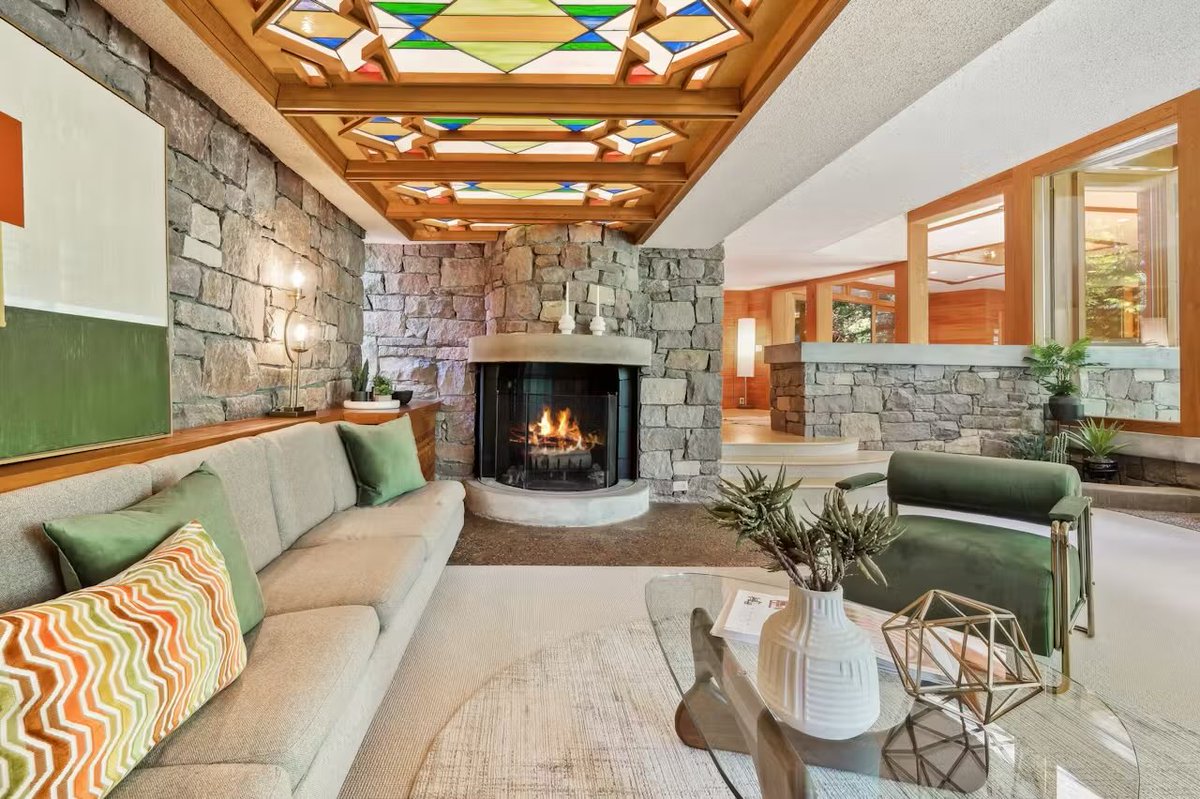 PottsJustin's tweet image. Sweet place in New Canaan for $3.75M. Designed by John Howe, an apprentice for FLW.
