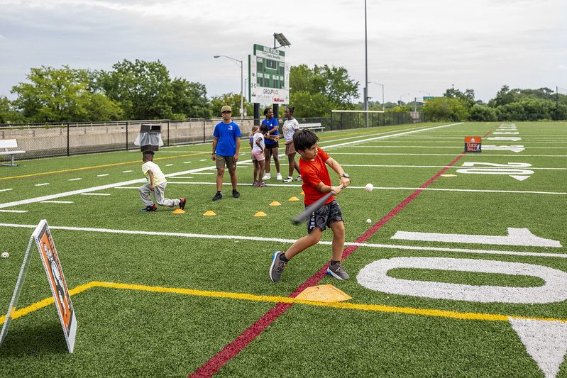 BaltimorePolice's tweet image. Another successful #BadgestoBaseball event is in the books! ⚾
Our officers had a great time teaming up with the @CalRipkenSrFdn in stepping up to the plate & connecting with our young people through teamwork, friendly competition and fun.
#CommunityPolicing