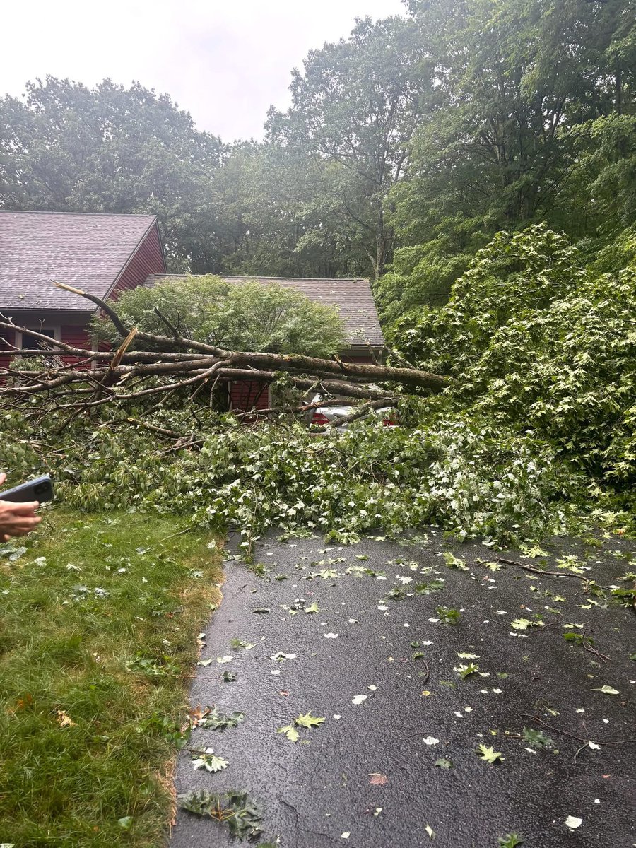 Photo by Matt Szarkowski on Barton Ave. in Belchertown MA <a href="/WX1BOX/">SNE Amateur Radio Skywarn</a>