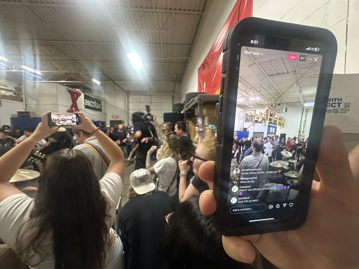 StrengthOfFates's tweet image. I love live music