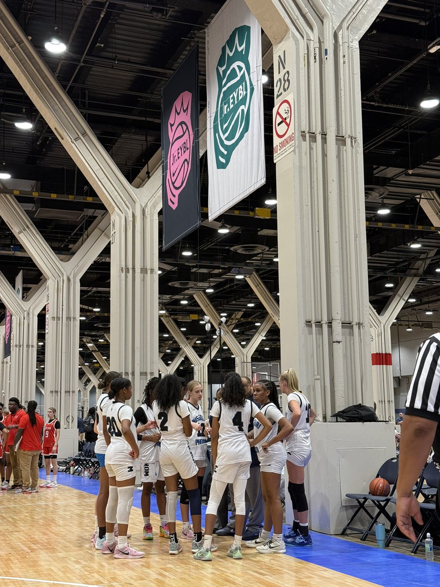 Nate_Levin_11's tweet image. 🏀Final Four tonight at 7:00 on Court 36 at Nike Nationals in Chicago! Let’s go @MissouriPhenom 14U EYBL!! @NikeGirlsEYBL @PreachaZo @greglogs