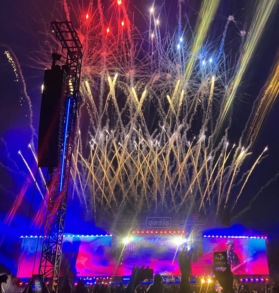 Shuttsapalooza's tweet image. THE BEST FUCKING BAND IN THE WORLD. I’LL ALWAYS BE OASIS, ITS IN MY VEINS