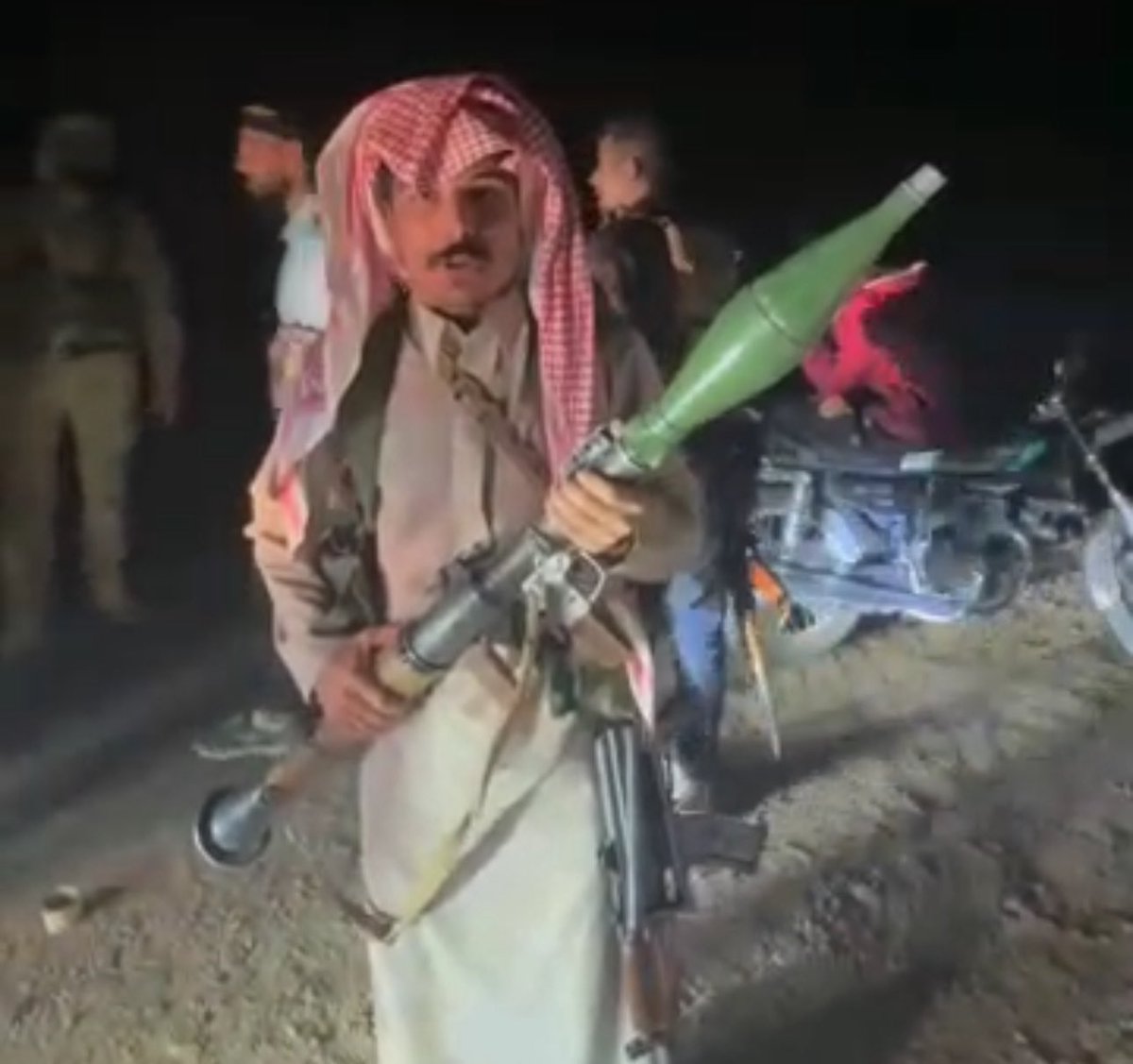 fadidahouk's tweet image. In 2008, the people of #Suwayda hung a banner at the city’s entrance that read: “Suwayda Without Illiteracy,” celebrating the high level of educational attainment among its residents. Today, fighters affiliated with Bedouin tribes loyal to the regime — who have been committing…