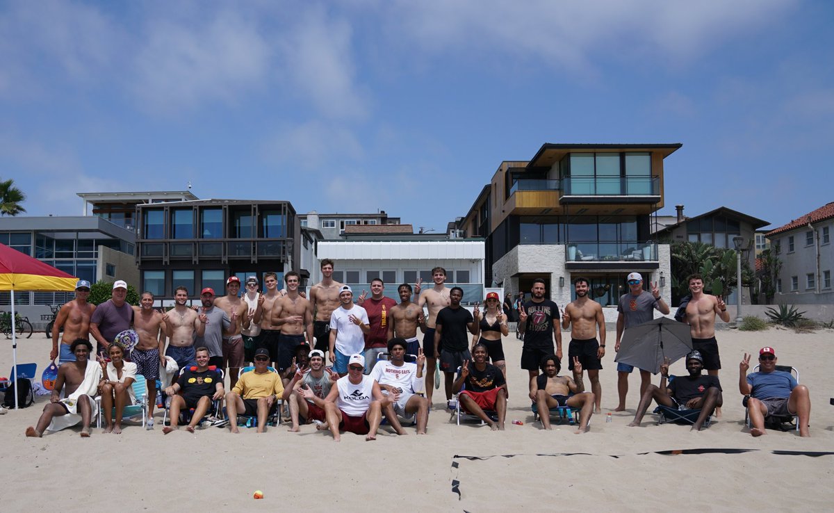 📍Manhattan Beach ✌️🏝️ <a href="/USC_Hoops/">USC Men's Basketball</a>