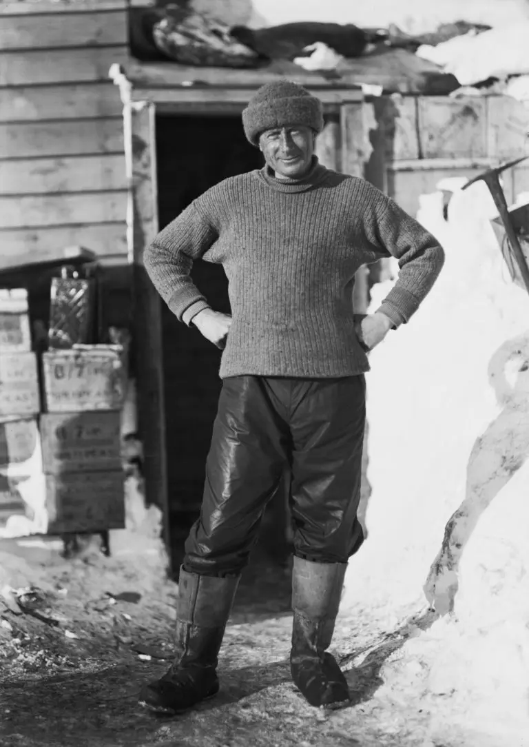 InspireExplore's tweet image. #OnThisDay in 1872, Dr Edward Wilson was born. A key figure of the Heroic Era, Wilson joined both of Scott’s Antarctic expeditions as scientist, explorer and artist.
He perished with Scott at the South Pole in 1912, but his legacy endures.
🔗 nzaht.org/118-year-old-p…