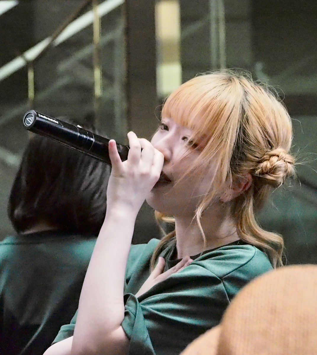 2025.7.19パサージュ広場acro-AのYUKINOちゃん。
NANAちゃん🫶ですが、写真を撮ってて一番好きなYUKINOちゃん✨
派手髪好きなもんで‥ついつい追ってしまうww

#アクロア 
#acroa 
 #7月26日はacroa4周年BEATSTATION