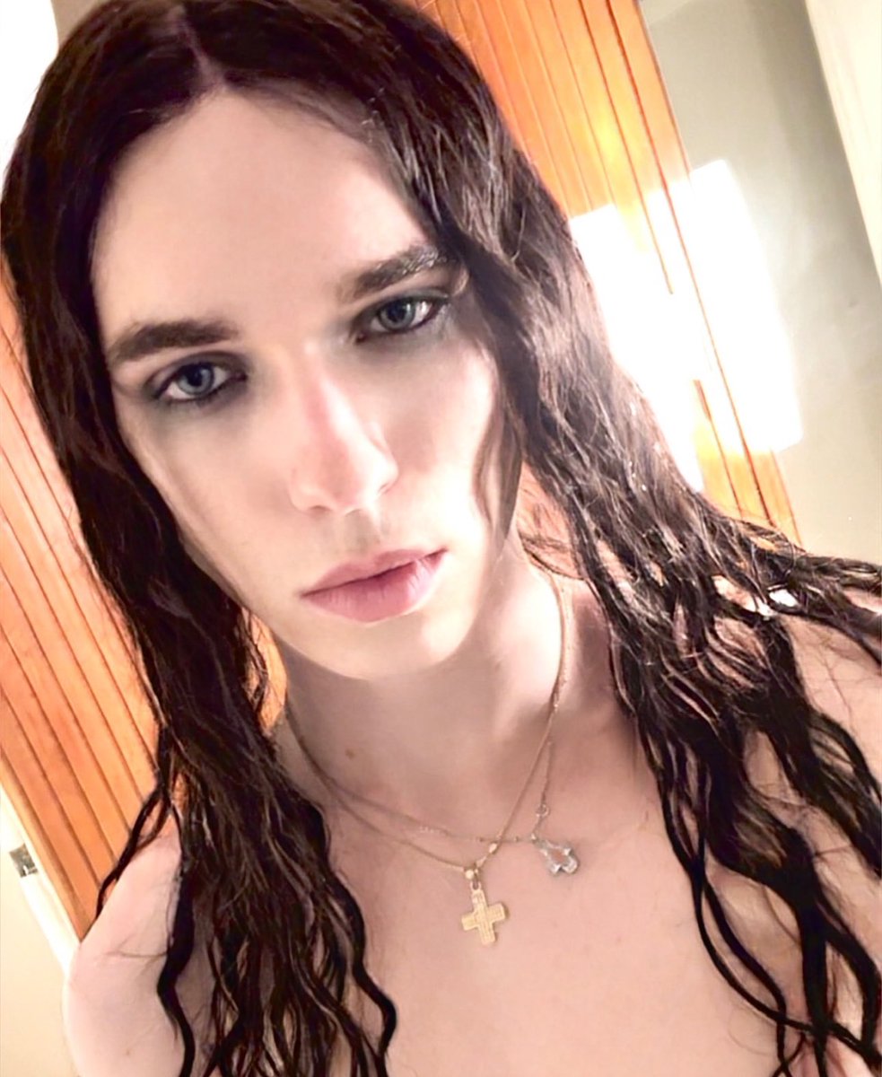 angelsdiewthyou's tweet image. Elsa and hellsa when you really think about it