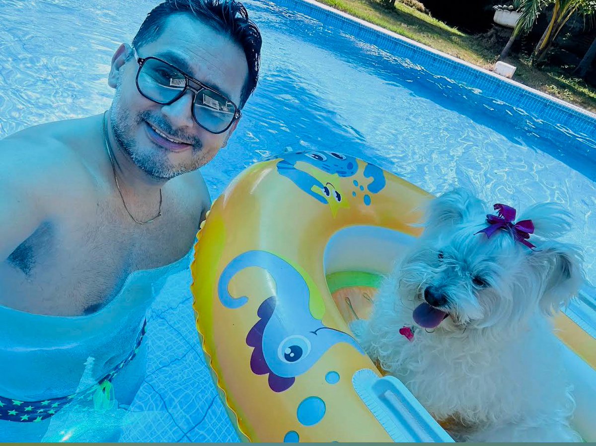 MMarias2000's tweet photo. Tierra trágame y escúpeme en una “pixina”!!! https://t.co/X3hgA1jWCV