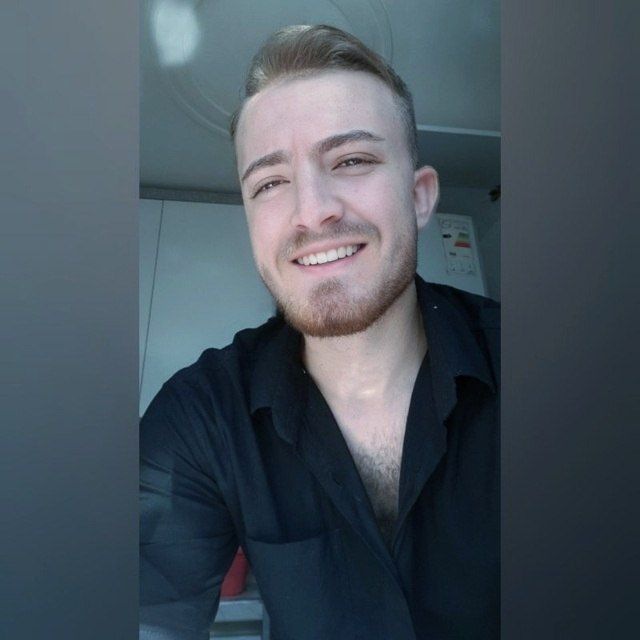 mohammad1_1383's tweet image. طبق نظری که دوستان دادن
آیا من و این آقا شباهت داریم؟