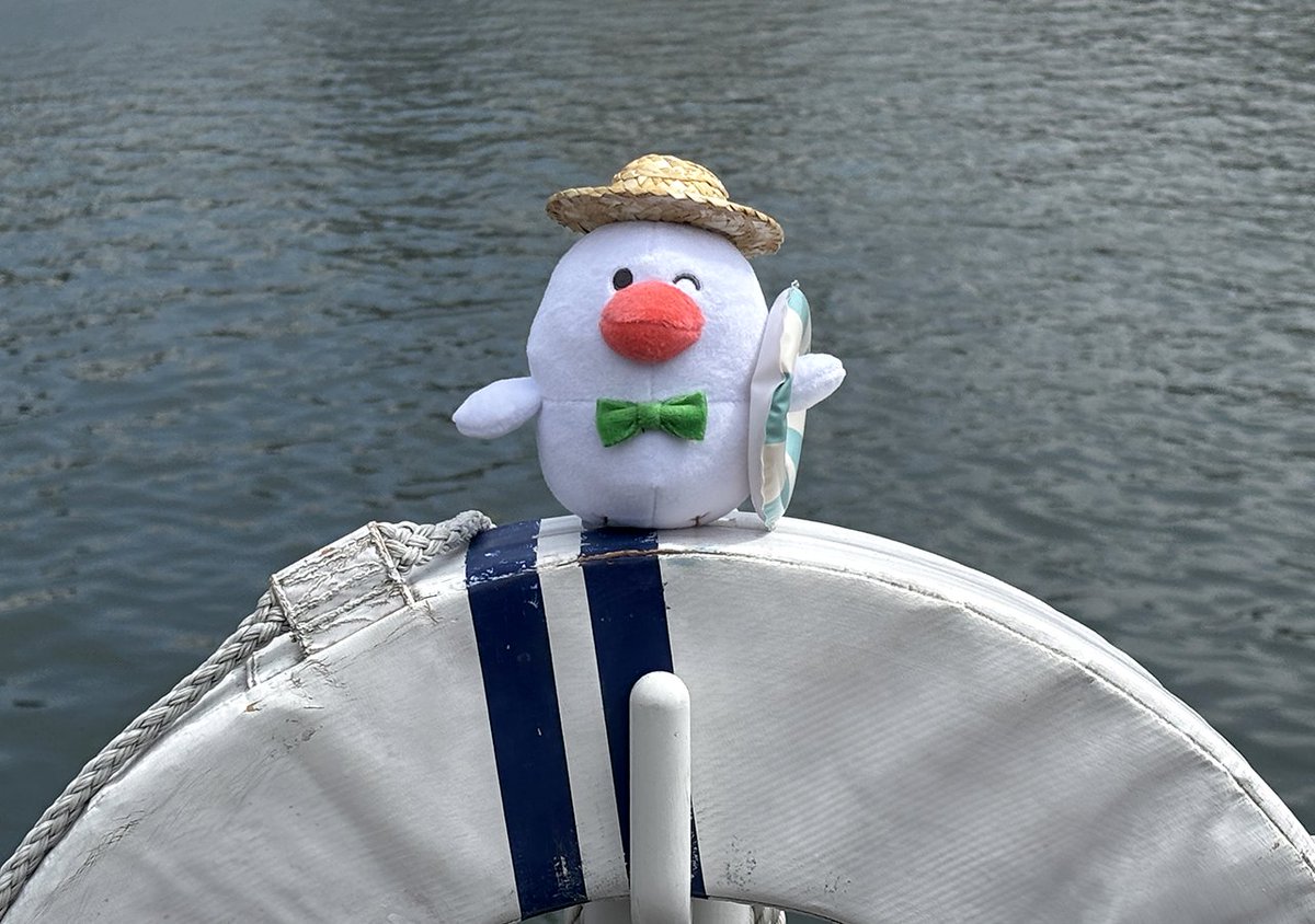 7BankOfficial's tweet image. 今日は #海の日 🌊🐚
セボンも海にやってきました〜！
潮風に吹かれてちょっとリラックス中🌞🕶️
みなさんのお出かけ予定をコメントで教えてください🚗💭