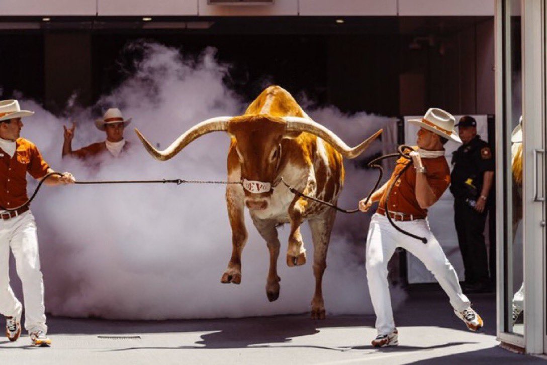 jmjonesUT's tweet image. Hook ‘Em! 🤘🏻