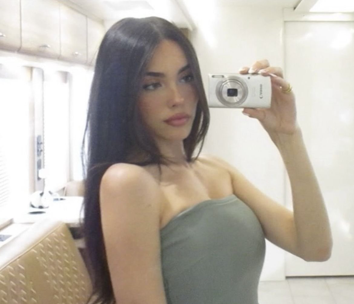 HOMESICKLONER's tweet image. my taste in women