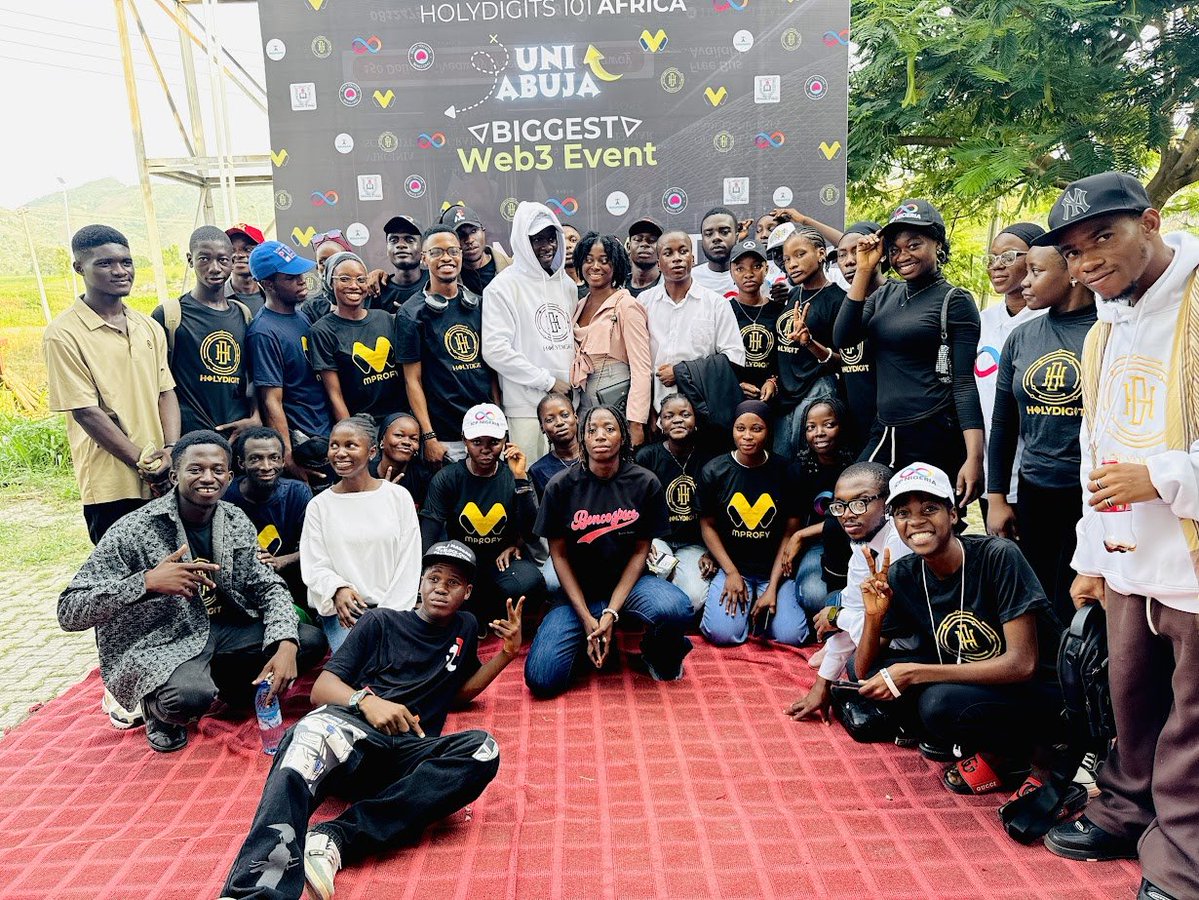 Holydigits101AF's tweet image. Africa’s youth just stepped into the future of work.
Web3 is not just tech, it is a pathway to independence, income, and global opportunity.
From consumers to creators. From job seekers to digital entrepreneurs.
@MprofyDao @SoundRigMusic @MagicBawls @ICPHUBS…