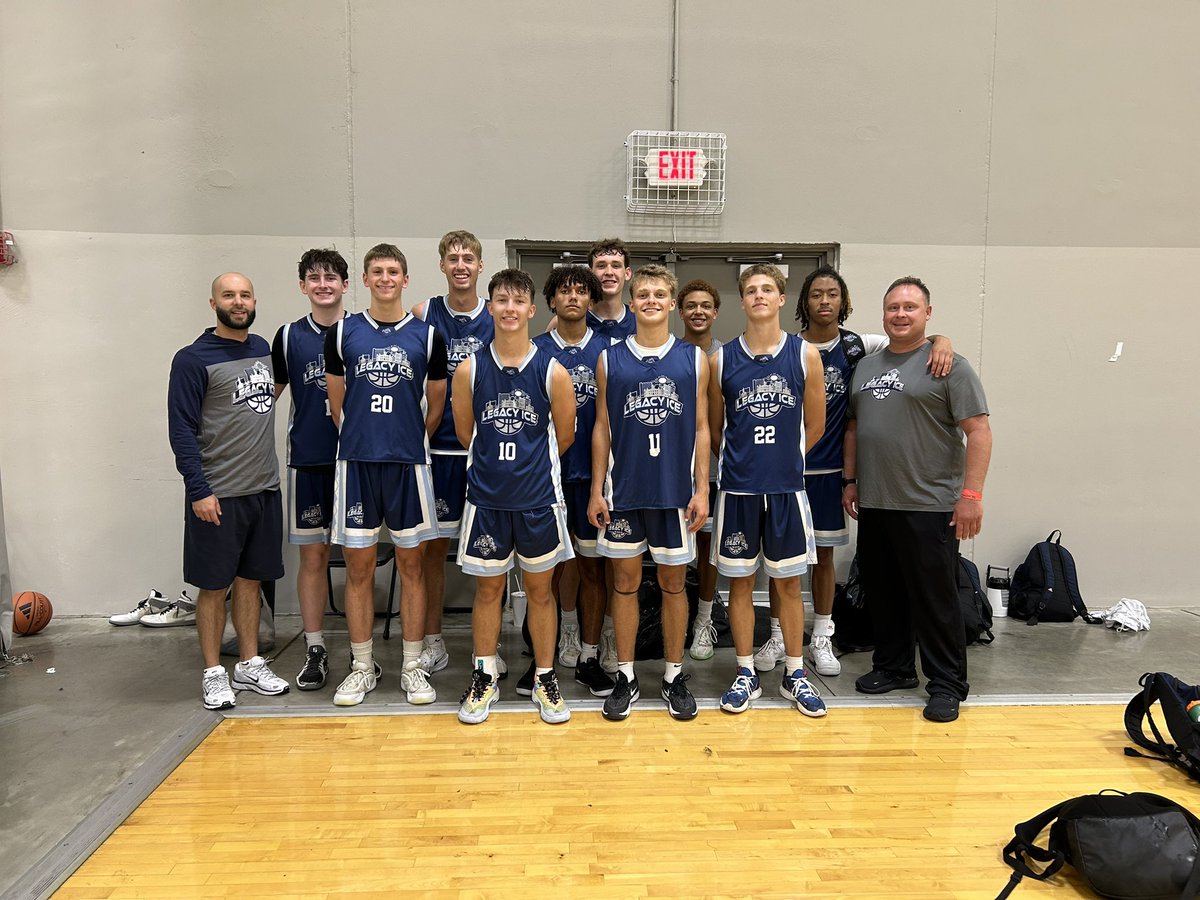 Legacy Ice Elite 2026 finishes the season today with a 20-12 record. 

4-0 Recruit Look Showcase - Indianapolis
Adidas Circle City Championship Runner-Up  
3-1 NY2LA Next Level Invite Live 

Great year and great group of kids‼️