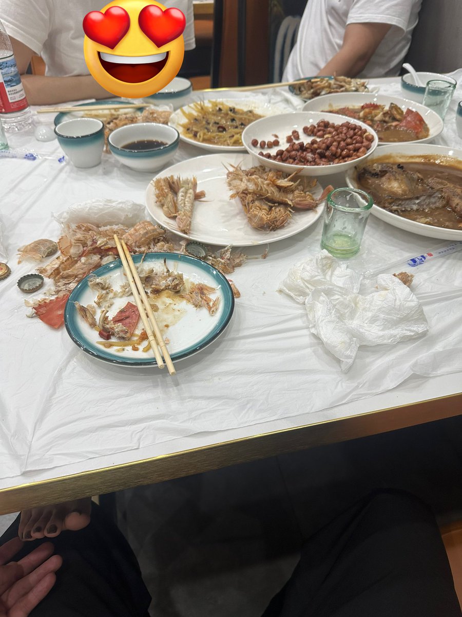 TJBH19's tweet photo. 和朋友去吃饭，也不知道是什么意思🤔 https://t.co/tFxw0WoZVw