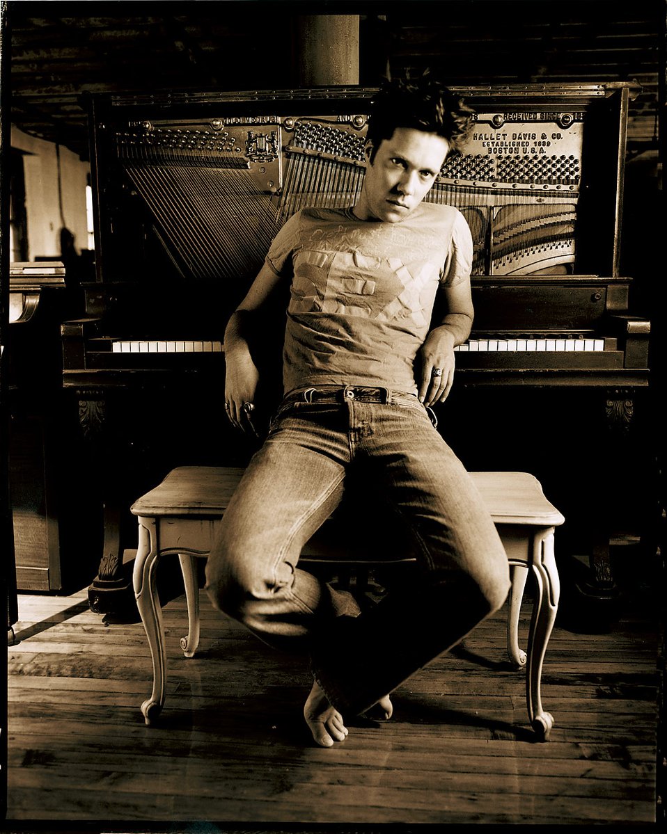 MAGNETMagazine's tweet image. Happy birthday #RufusWainwright. Oh, what a world. Photo for MAGNET by #ChristianLantry. Read our classic @rufuswainwright Q&A: magnetmagazine.com/2007/05/14/qa-…