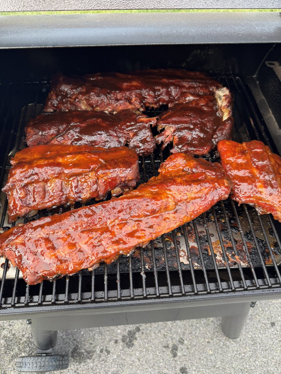 <a href="/TraegerGrills/">Traeger Grills</a> #traegerbbqsauce #traegerdryrubs #brooksbbq <a href="/Potterl3/">Lane Potter</a> <a href="/TheSCBBQCo/">The South Carolina BBQ Co.</a> Sunday is a great day to do some “smoking” we can bbq in NY too😀