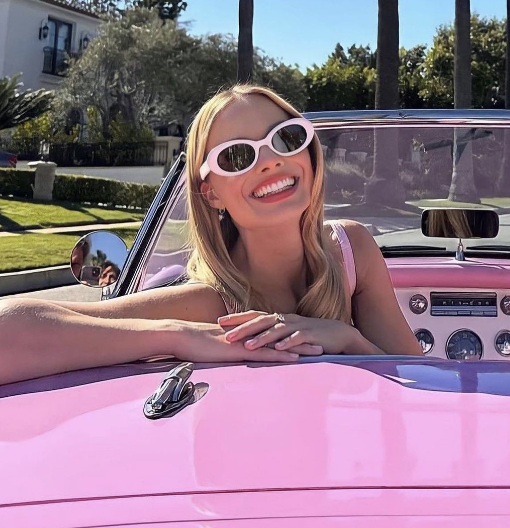 filesmargot's tweet image. - 2 years of barbie! time for a thread of margot robbie serving looks on the press tour ⋆ 𐙚 ̊.