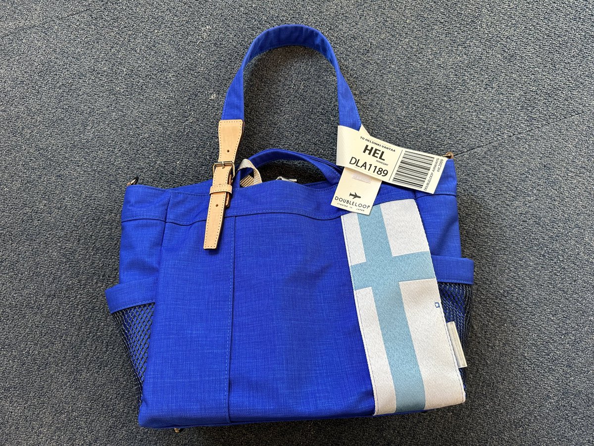lactbacillus's tweet image. 先日買ったこのカバン。
お気に入りです。
フィンランド国旗がデザインされてるのが良いです🆗
色は新色のロイヤルブルー。
夏っぽいのも良いですね。
涼しくなったら茶系のやつも欲しくなるね
#DOUBLELOOP
#藤巻百貨店