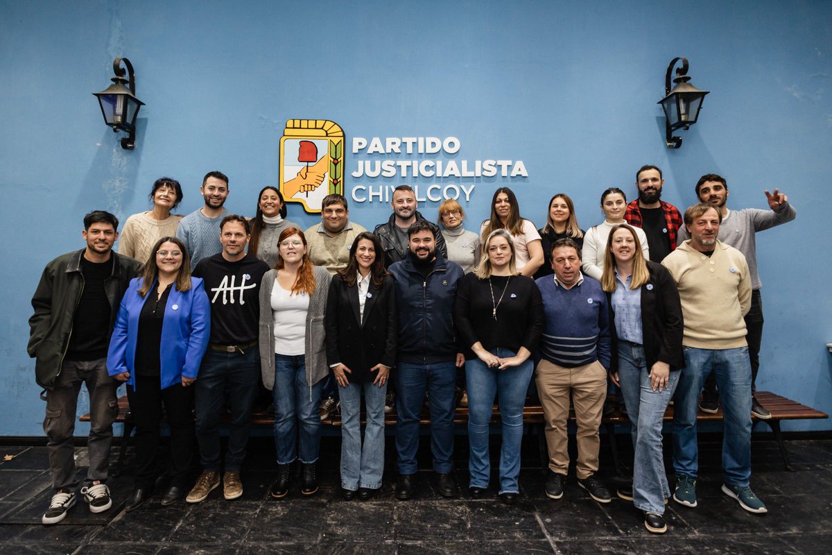 Tomé la decisión de encabezar la lista de Fuerza Patria Chivilcoy. 
Con la convicción de poner el cuerpo, las ideas y toda la fuerza en mi ciudad. De apostar a un proyecto local con identidad, con memoria y con futuro.