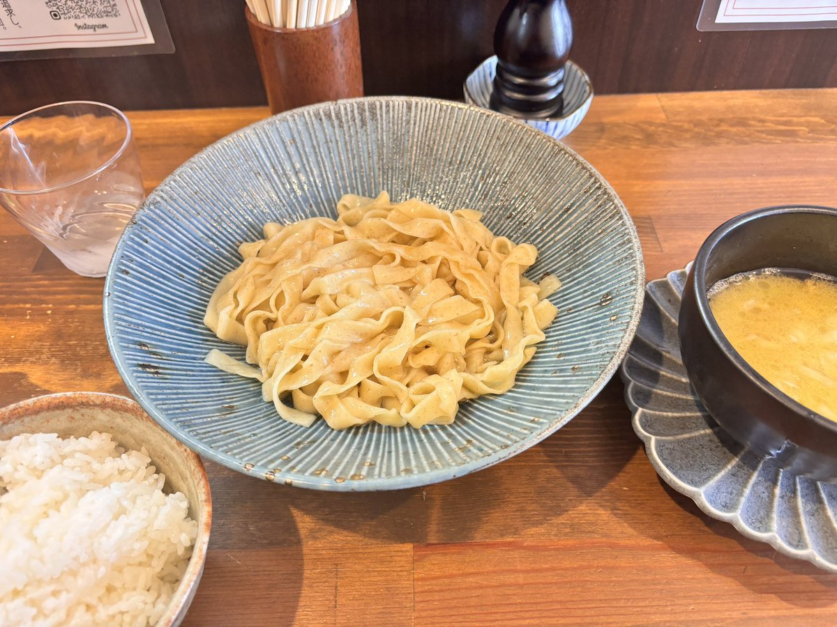 baby10out's tweet image. 若林区荒井
自家製麺ラカン
鶏塩麹と四番のつけ麺 ライス
初のつけ麺
そのままで麺が美味すぎる
勿論つけ汁も素晴らしく、麺を食べてすぐにスープを飲む繰り返しがどちらも味わえて個人的にベスト
ライスより大盛で麺をもっと食べたかった感
朝からエルレでテンションも上がり休日出勤も頑張れます💪