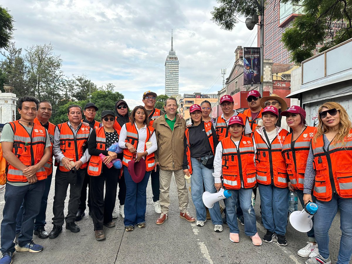 craviotocesar's tweet image. Concluye con calma y sin afectaciones mayores la marcha por Palestina. 👍🏼
El Grupo de Diálogo y Convivencia de la @SeGobCDMX, encabezado por el subsecretario @FadlalaAkabani, dio seguimiento puntual a esta expresión, que finalizó con saldo blanco en la…