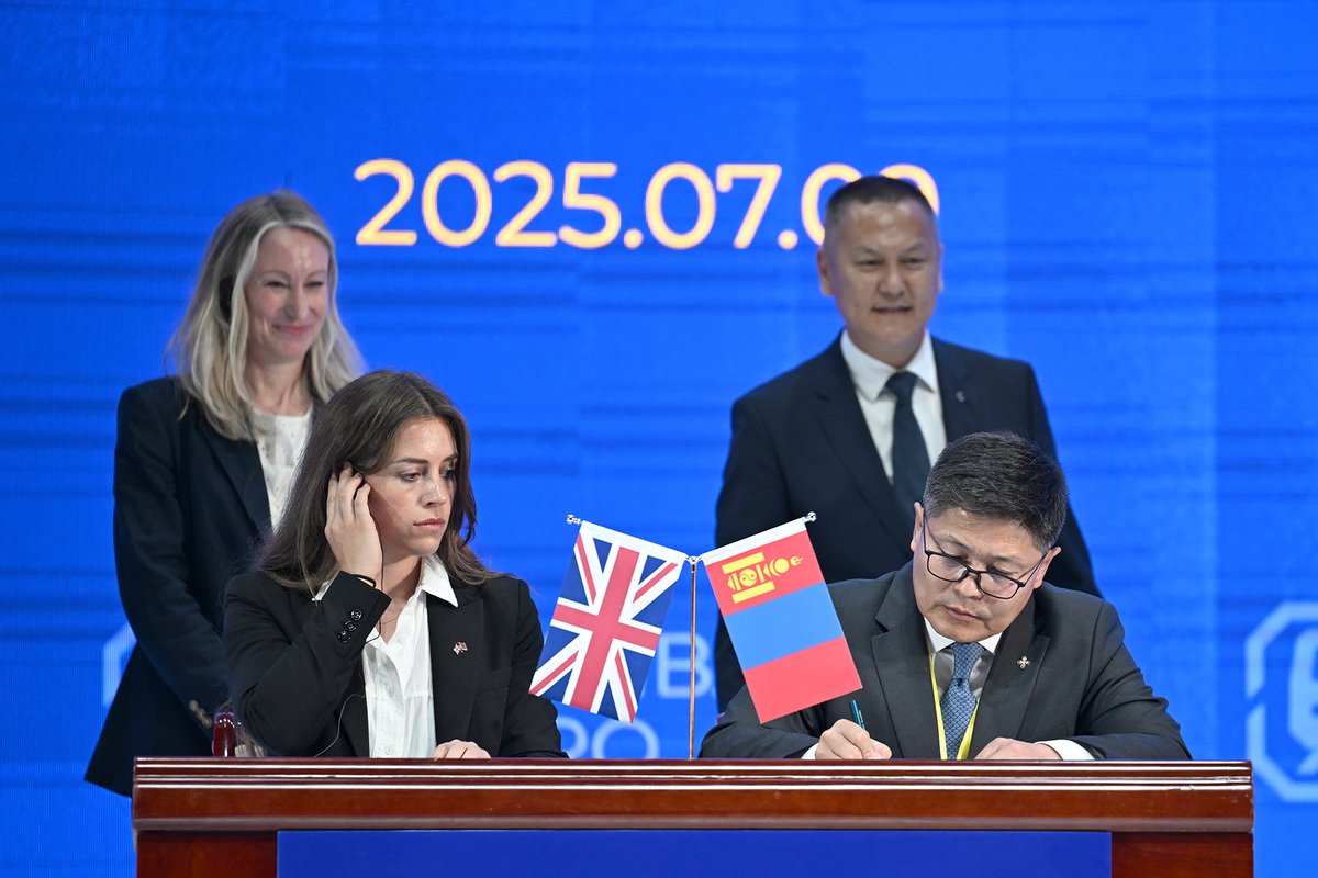 БРИТАНИЙН ЭКСПОРТЫН САНХҮҮЖИЛТИЙН АГЕНТЛАГТАЙ ХАМТРАН АЖИЛЛАХ САНАМЖ БИЧИГ БАЙГУУЛЛАА
mn.embassyofmongolia.co.uk/5935
A Memorandum of Understanding (MoU) was signed with the UK Export Finance
en.embassyofmongolia.co.uk/6574