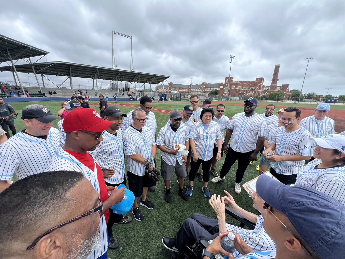 gilbert36ward's tweet image. What a great time raising funds for a great cause and playing softball against our city’s heroes. These funds go to help fund children in inner city communities. Big shoutout to my colleague, @AldermanTabares, and her team for coordinating this benefit.
youtu.be/oXeCLaKRTxk