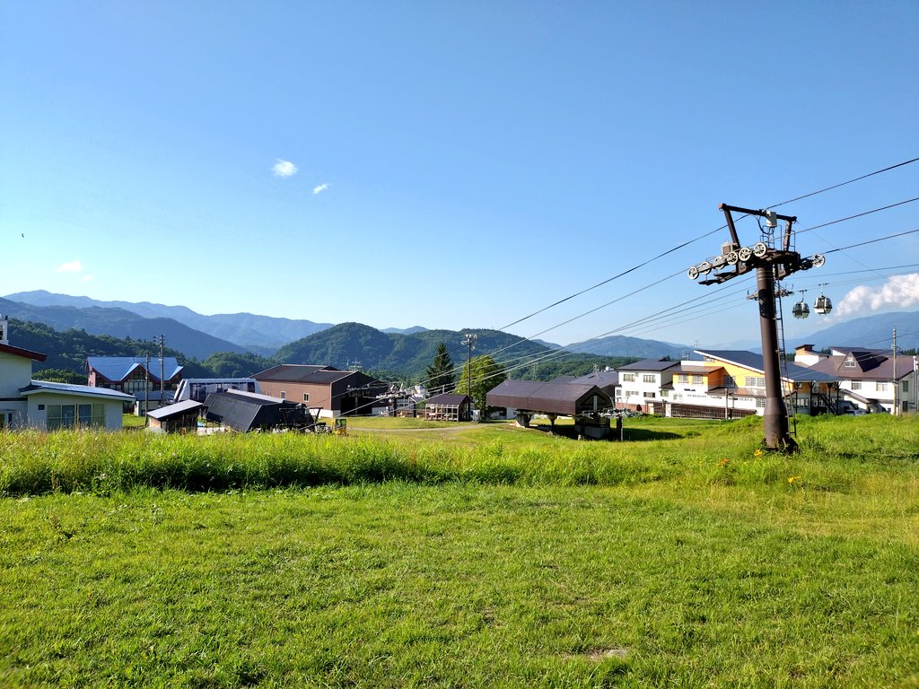 宿近くの栂池高原スキー場ゲレンデ散策してきた🌼残雪結構ある🏔️