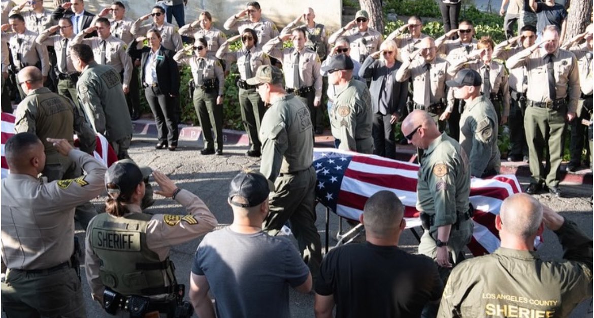 MilitaryCooI's tweet image. We mourn the tragic loss of three Los Angeles County Deputy Sheriffs who tragically lost their lives while performing their duties. They were not just deputies in uniform they were fathers, sons, brothers, friends, and protectors. Each brought courage, compassion, and commitment…