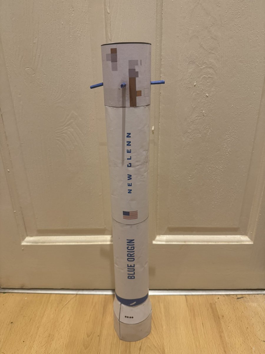 AXM_Blue_Origin's tweet image. The full scale booster test article, which has been called ‘Rushmore’ was fully stacked today !
This was used to practice building techniques and will be used for fit checks !