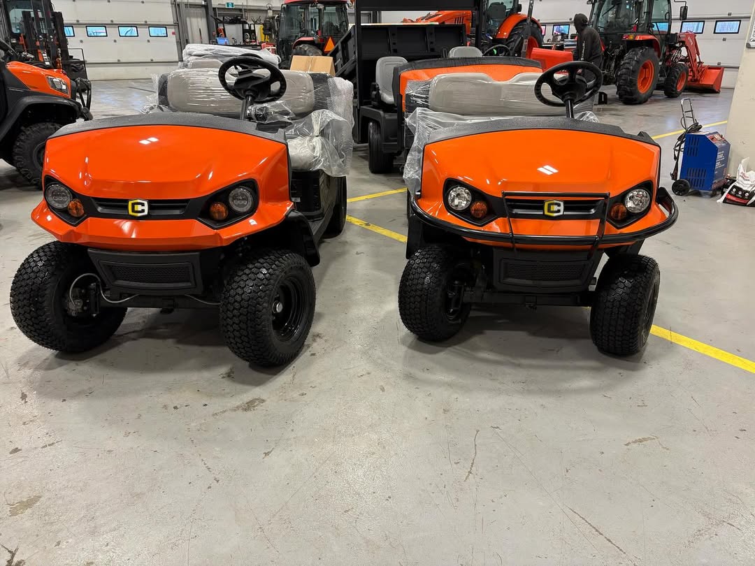 Fleet delivery at Moncton Golf Club 💪 

1 Truckster XD
3 Hauler Pro LSVs

All orange and work ready.

📷: Nova International

#Cushman #NeverBeOutworked