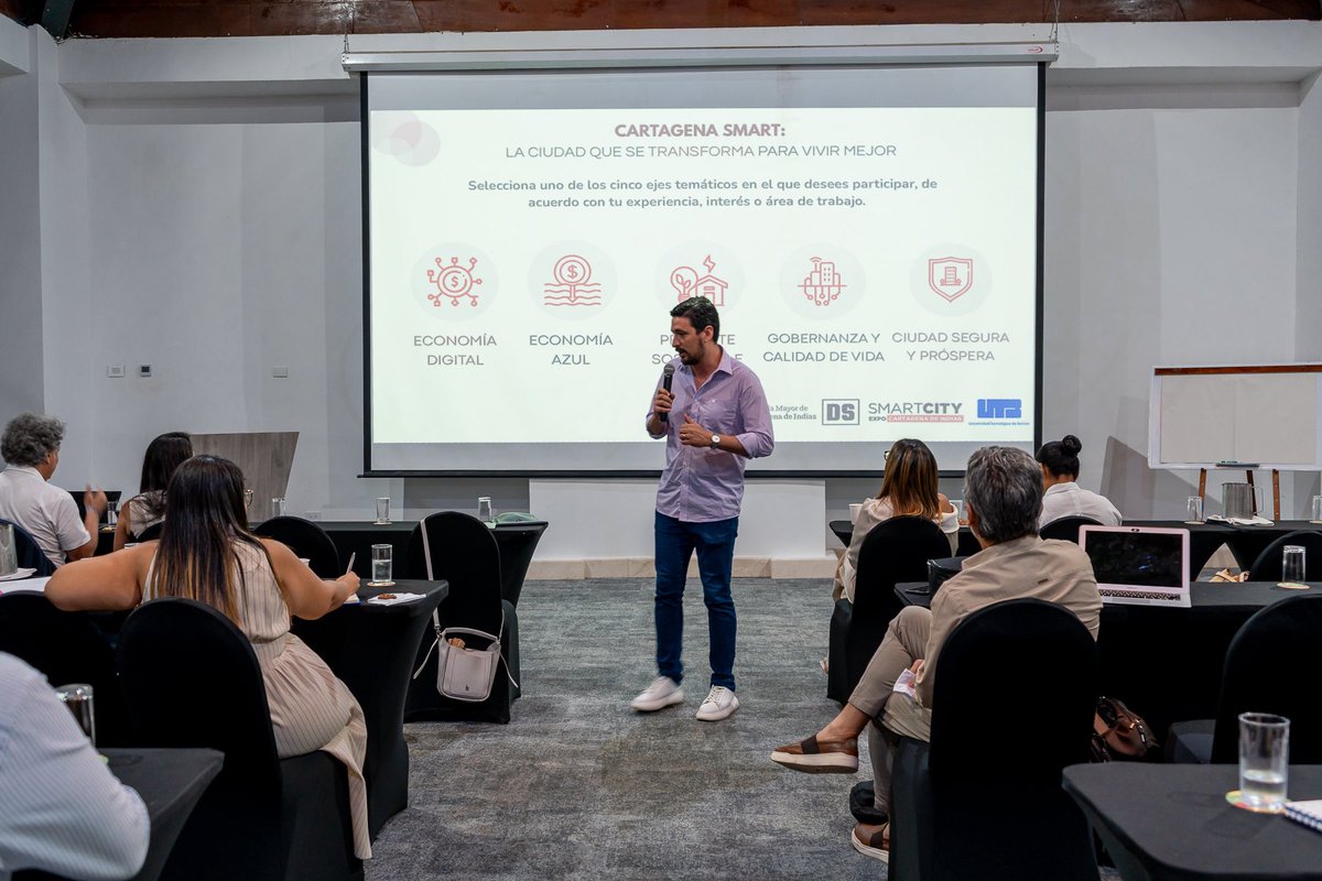 CesarViloriaN's tweet photo. Desde la Economía Digital hasta la Gobernanza abierta, pasando por la Economía Azul, la Seguridad y la Sostenibilidad, trabajamos colaborativamente para definir proyectos que impacten la calidad de vida de los cartageneros. https://t.co/TWzw6K4QF3