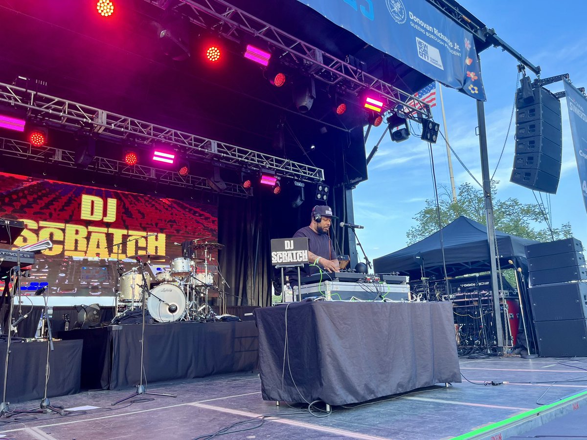 SummerStage's tweet image. We’re in Flushing Meadows-Corona Park for a FREE show with the legendary @theroots crew and @DJScratch! Come find us by the Fountain of the Planets.