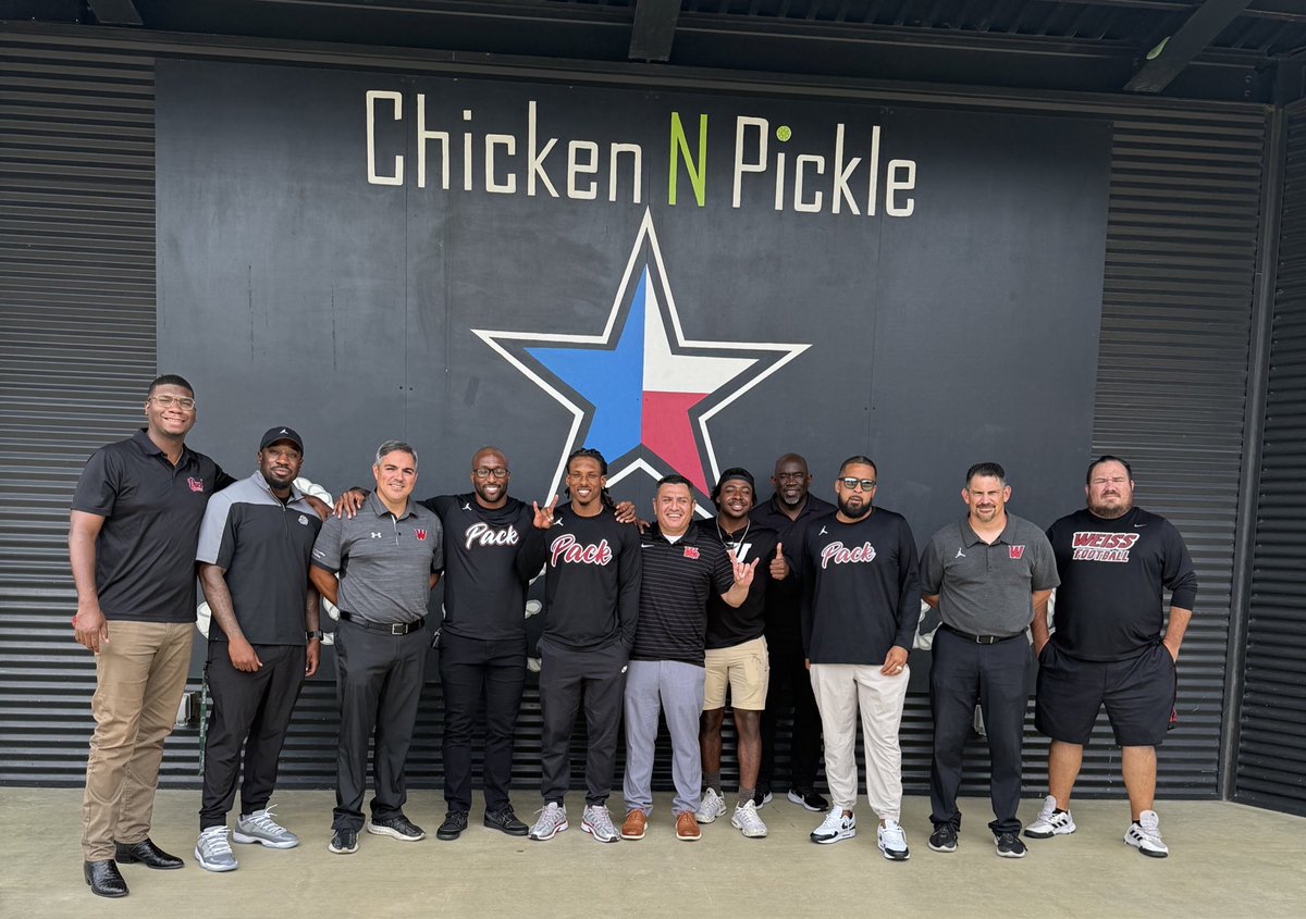 Pfamily Pfeast 🐺🏈
📍<a href="/THSCAcoaches/">THSCA</a> - Coaching Clinic 
San Antonio, Texas 

#𝐖𝐄𝐢𝐬𝐬𝐖𝐨𝐥𝐯𝐞𝐬  |  #𝘼𝘿𝙞𝙛𝙛𝙚𝙧𝙚𝙣𝙩𝘽𝙧𝙚𝙚𝙙