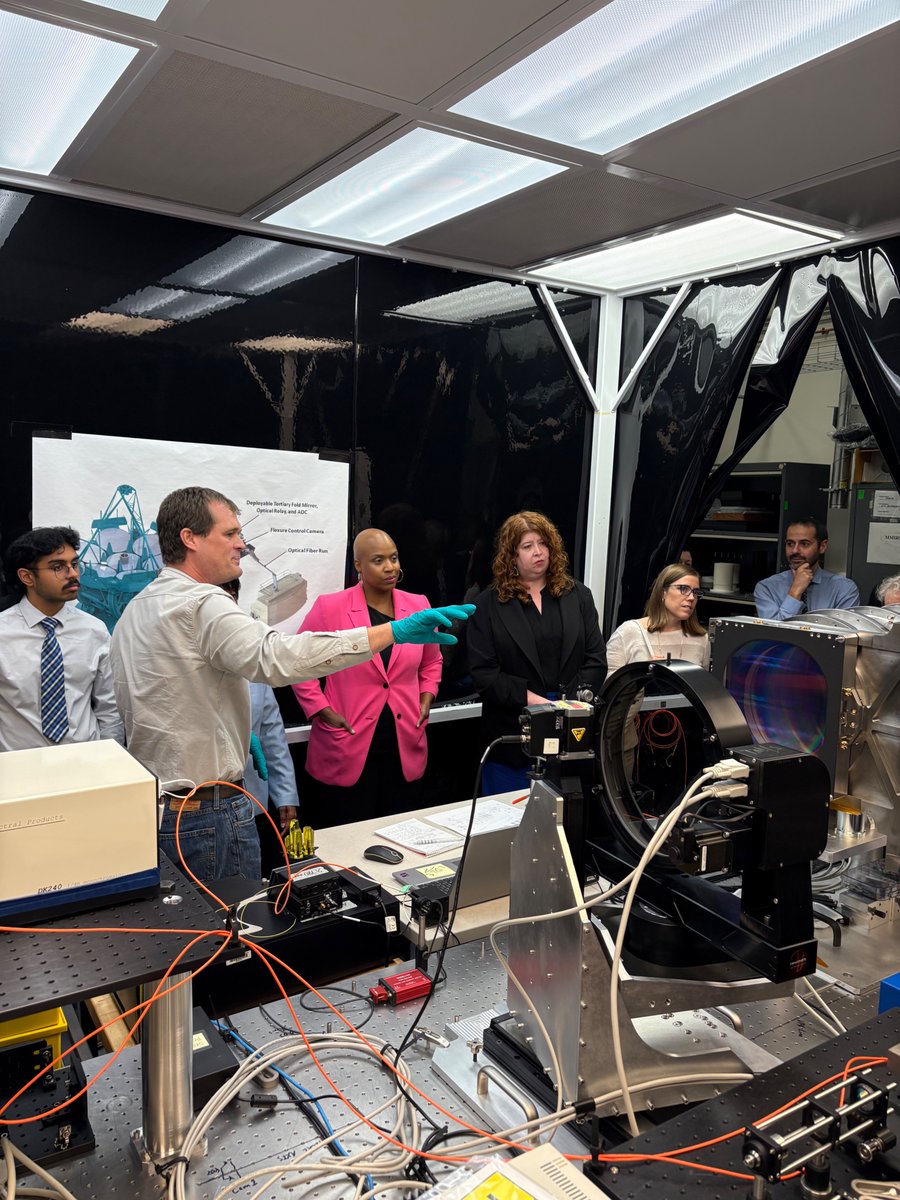 RepPressley's tweet image. The #MA7 is leading the way in cutting-edge space exploration, astrophysics, AI research & more.
Last week, @ValerieFoushee & I toured Cambridge Discovery Park, where @CenterForAstro is pushing the frontiers of knowledge in astronomy & astrophysics & bringing unparalleled…