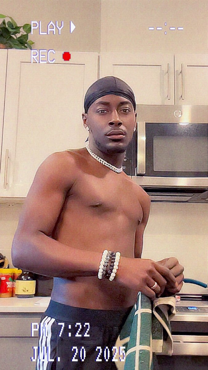 TjJuniorz's tweet image. Can I cook for you bae?  Tell me what you want👨🏾‍🍳

Meet me in the kitchen and let’s make some magic 🪄 
#Wheew #Him #TennesseeWhiskey #DinnerTime #LetsEat #Body #SingleAsf #LoveOnMe #CountryBoy #X #Insta #BDG