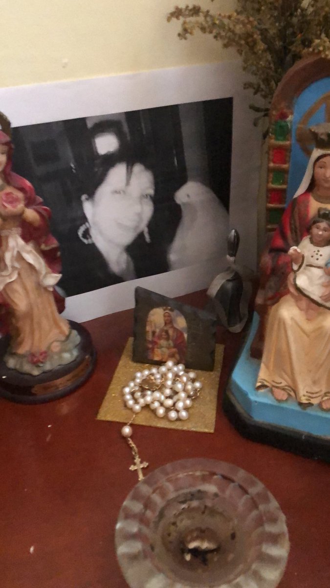 LibelulaVenez50's tweet image. Así se conforma el pequeño altar que tengo…✨🙇‍♀️💫