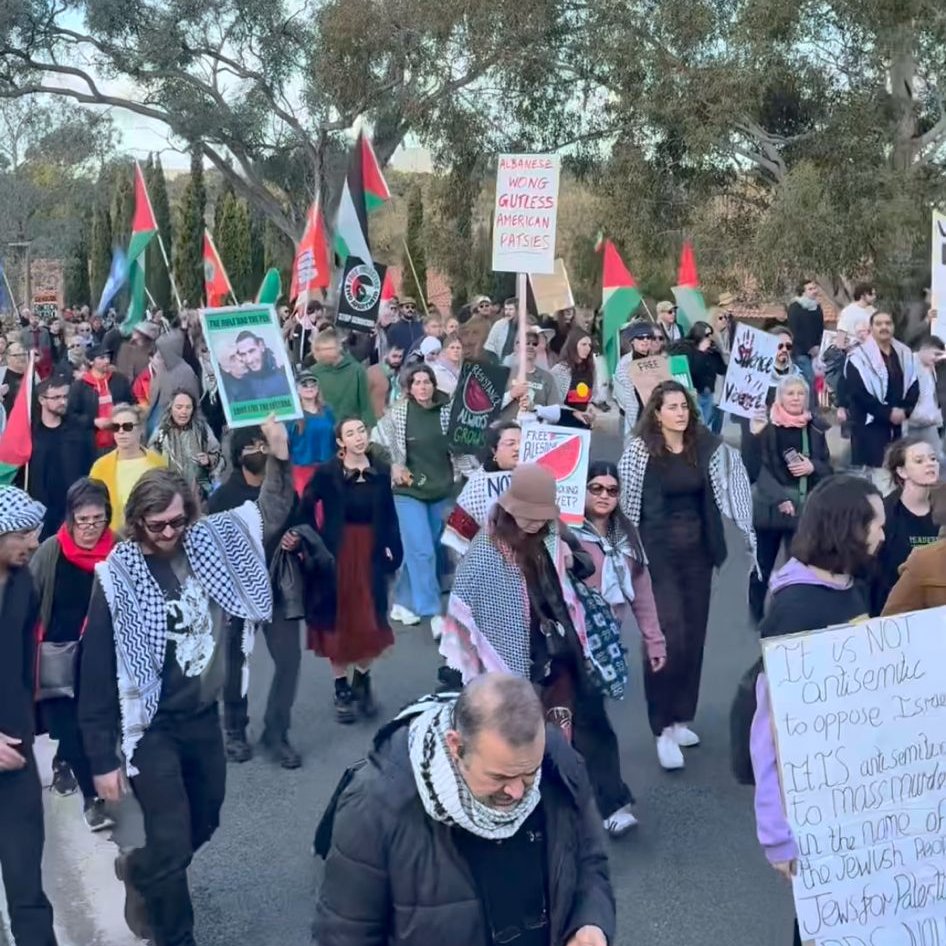 AustralianJA's tweet image. TERRORIST LEADER IN AUSTRALIA's CAPITAL CITY - as police look on
A portrait of the murderer, Yahya Sinwar, the head of Hamas and architect of the October 7 massacre was displayed in Canberra.
Before he was eliminated by Israel, Sinwar headed the 'military wing' of Hamas, an…
