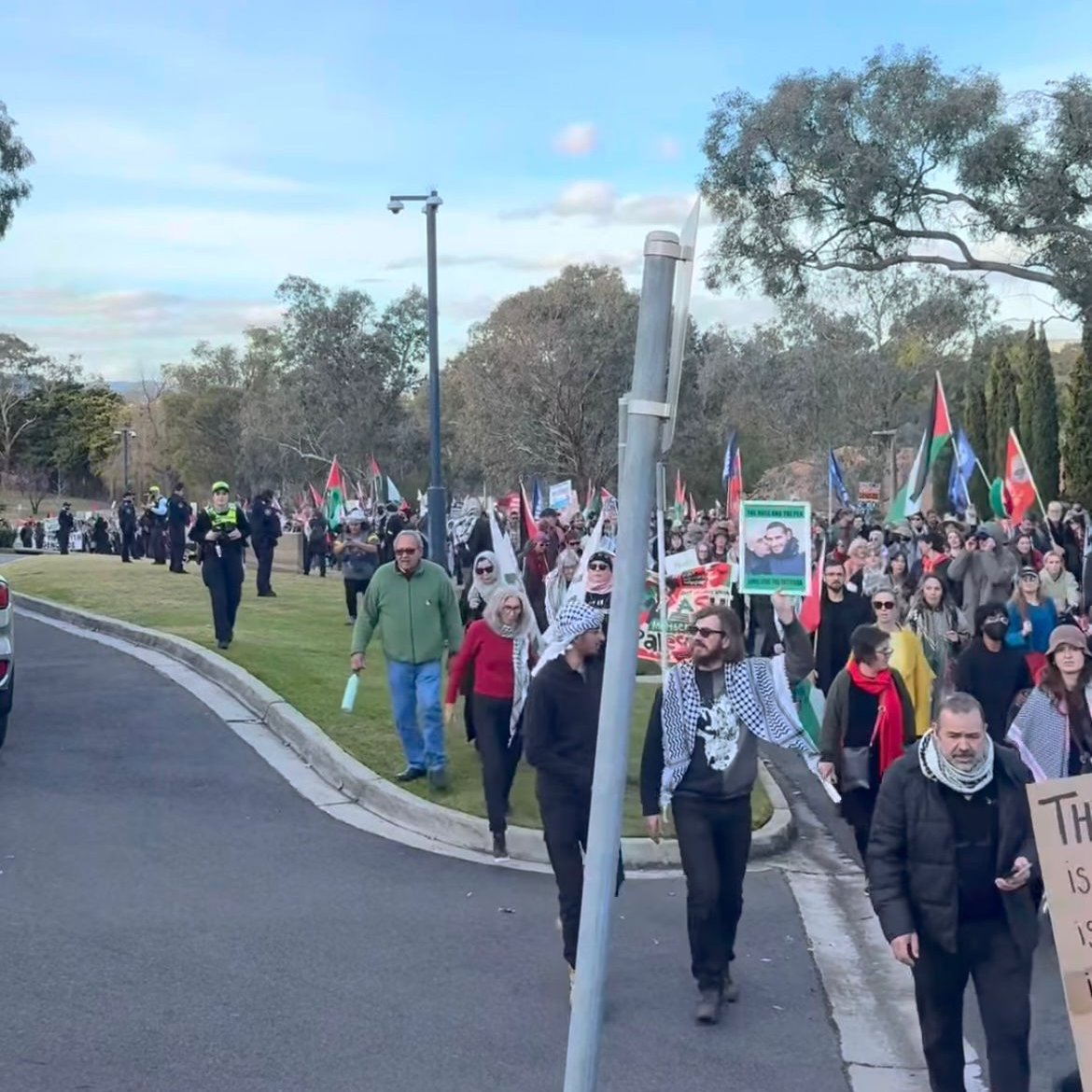 AustralianJA's tweet image. TERRORIST LEADER IN AUSTRALIA's CAPITAL CITY - as police look on
A portrait of the murderer, Yahya Sinwar, the head of Hamas and architect of the October 7 massacre was displayed in Canberra.
Before he was eliminated by Israel, Sinwar headed the 'military wing' of Hamas, an…