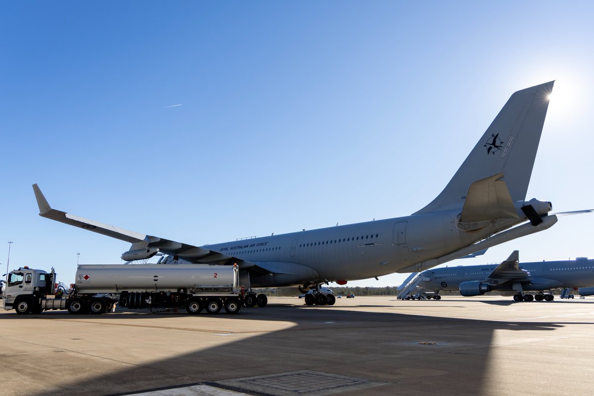 CJC_ADF's tweet image. A proud moment at #TalismanSabre25 – Defence successfully operated a KC-30A VIP flight using Sustainable Aviation Fuel🌱. We are committed to fuel security, climate resilience, and innovation – proving we can adopt next-gen energy solutions without compromising capability.