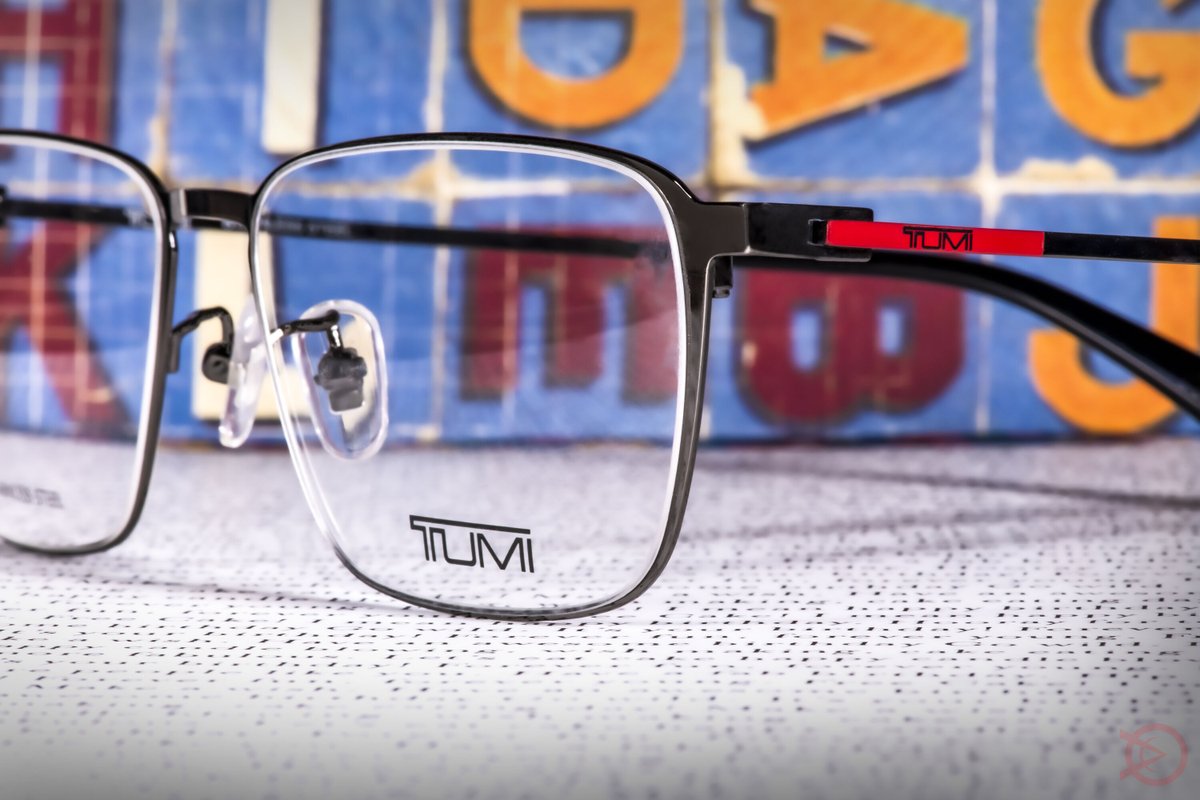 VisioOptical's tweet image. When details matter, TUMI Eyewear delivers. The ultimate in style and comfort. #TUMIEyewear #PrecisionDesign