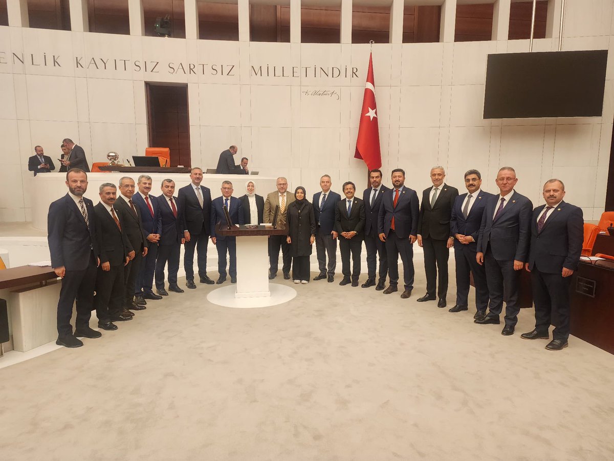 📍 TBMM / Genel Kurul

⏰ 01:53 Gün Sonu)

Gazi Meclisimizde 28’inci Dönem Üçüncü Yasama Yılı’nı bugün itibarıyla tamamlamış bulunuyoruz.

Bu dönemin son Genel Kurul gününde; 218 sıra sayılı “Sağlıkla İlgili Bazı Kanunlarda ve 663 Sayılı Kanun Hükmünde Kararnamede Değişiklik