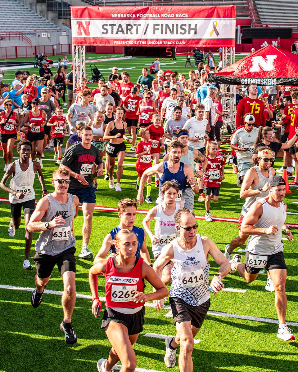 HuskerFootball's tweet image. Scenes from the 13th annual Nebraska Football Road Race 📸